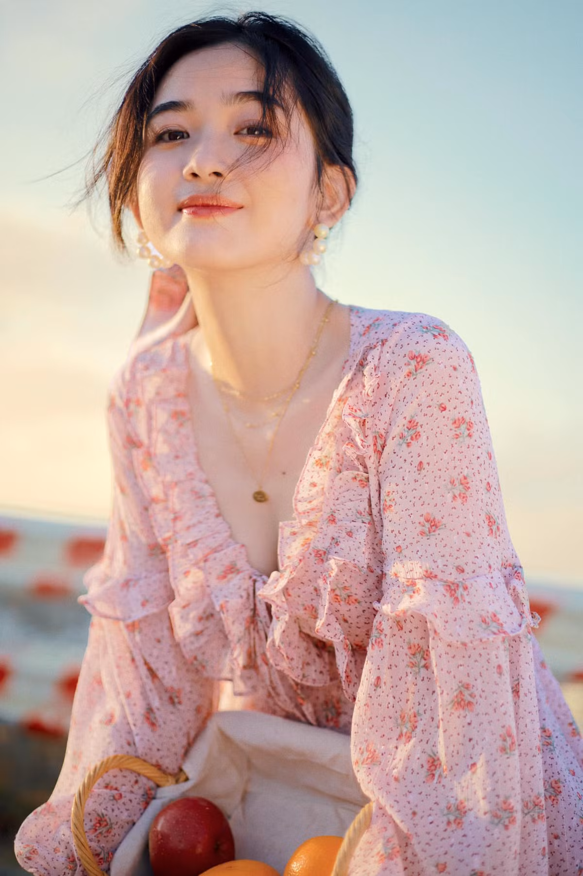 Không giống như những hot girl trường nhà giàu khác, Ngọc Xuân lại lựa chọn cho mình phong cách thời trang giản dị, không trang điểm quá nhiều.