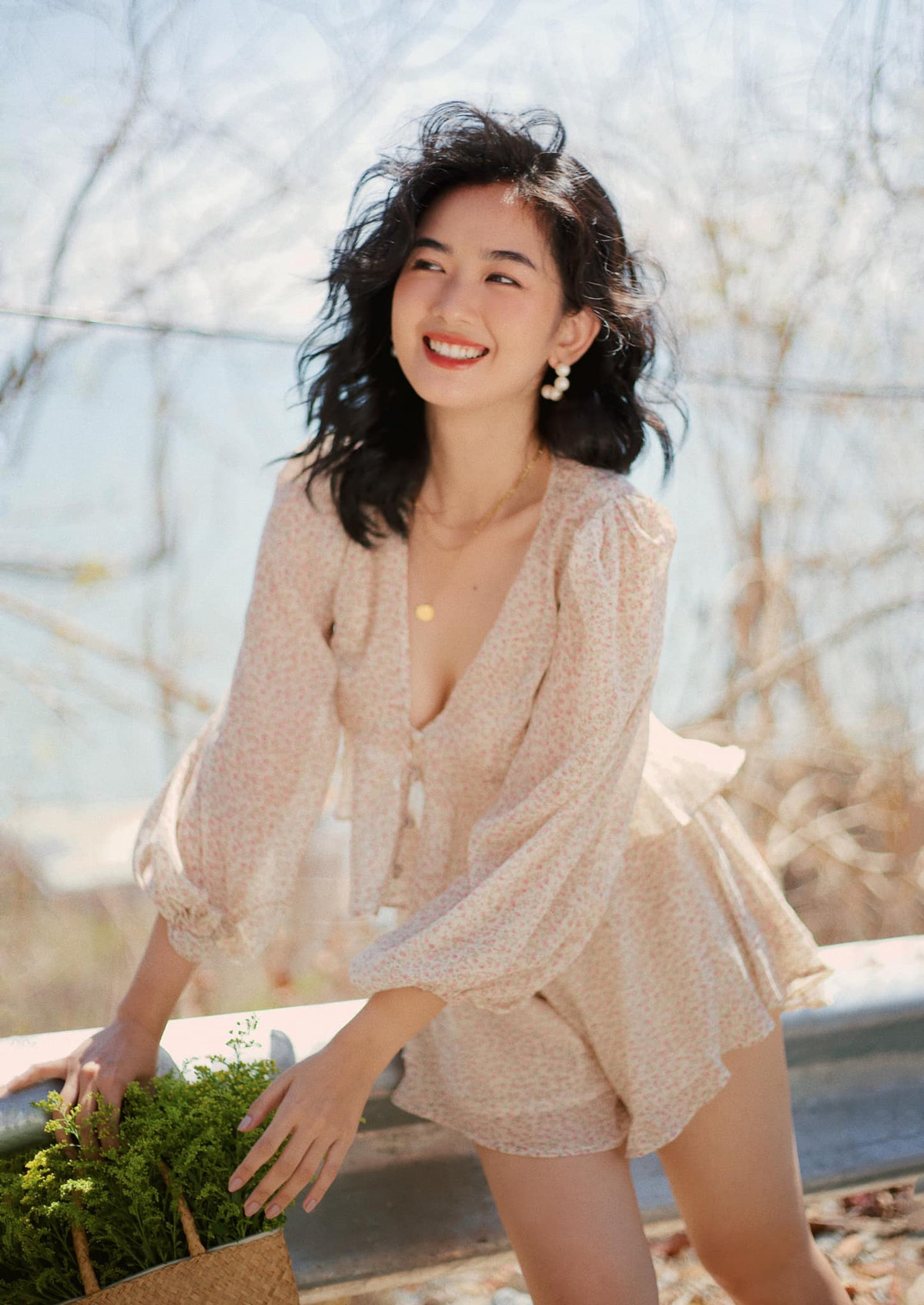 Trên trang cá nhân của Ngọc Xuân không đầy ắp hàng hiệu, cũng chẳng có dấu hiệu nào cho thấy cô nàng là "sinh ra đã ở vạch đích", thế nhưng cô vẫn luôn nổi bật nhờ nhan sắc và thần thái sang trọng.