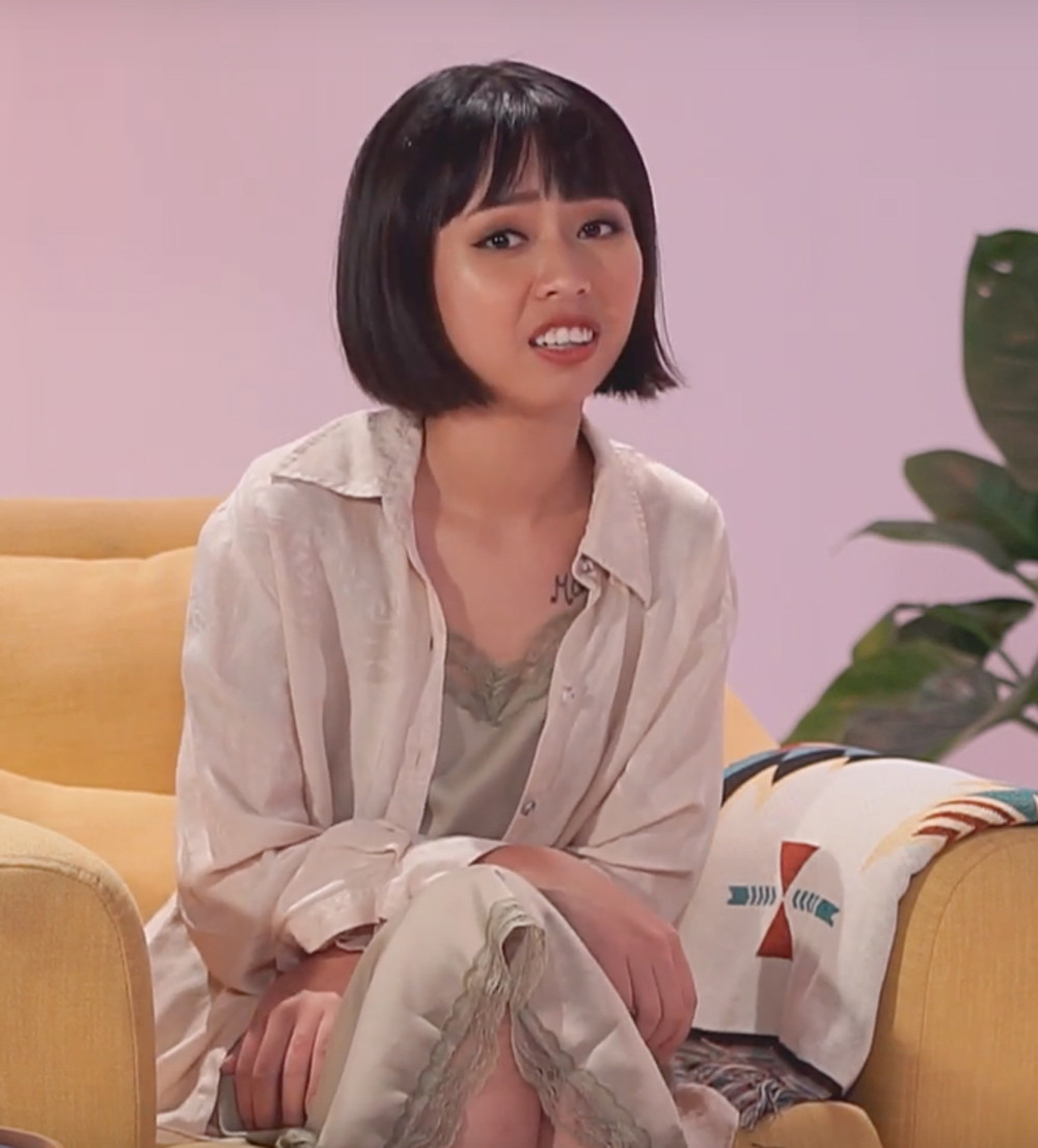 Từng là khách mời trong show hẹn hò giấu mặt Love Is Blind của VJ Dustin Phúc Nguyễn, cô gái có tên Giang Coco khiến khán giả không khỏi đau đầu khi dùng một lúc hai ngôn ngữ.