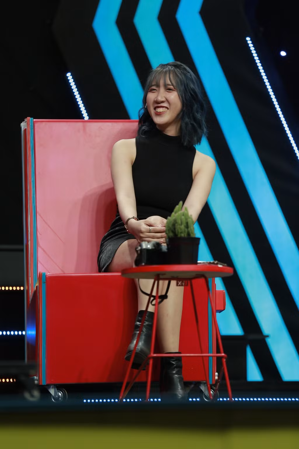 Soi nhan sac ngoai doi cua co gai “qua thang than” tren show hen ho