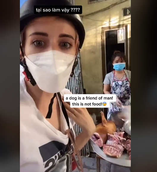 Sau khi đoạn clip được đăng tải, nhiều người Việt Nam đã vào yêu cầu cô tôn trọng văn hóa ẩm thực địa phương của Việt Nam.