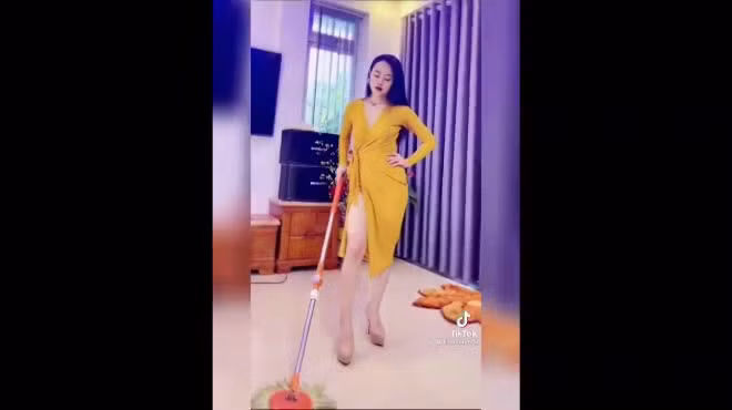 Đây cũng là cách mà nhiều chị em vốn phải bù đầu với công việc nhà sẽ "dằn mặt" chồng một cách khéo léo với hình ảnh sang chảnh khác lạ ngày thường.