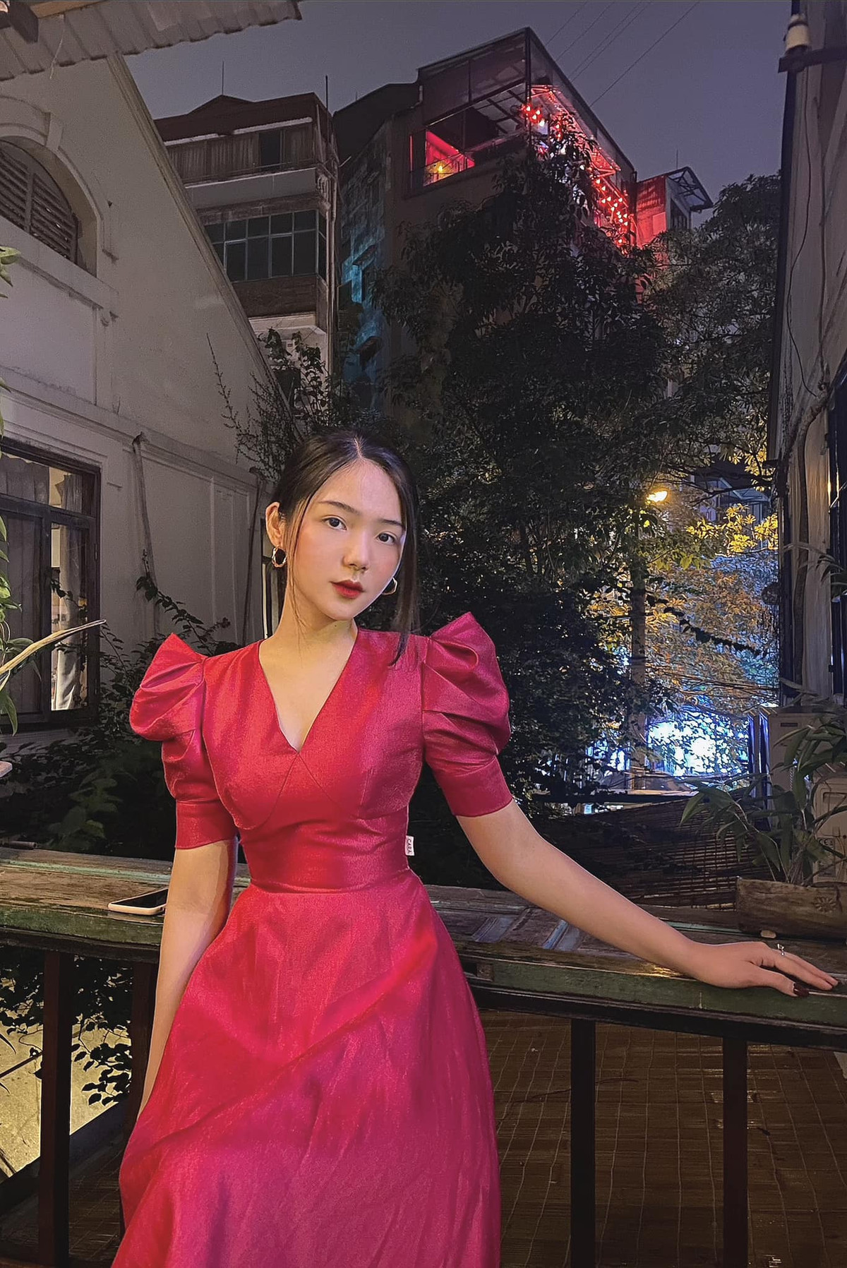 Trong tương lai gần cô bạn muốn hoàn thành việc học và phát triển bản thân gắn bó với nghề MC.