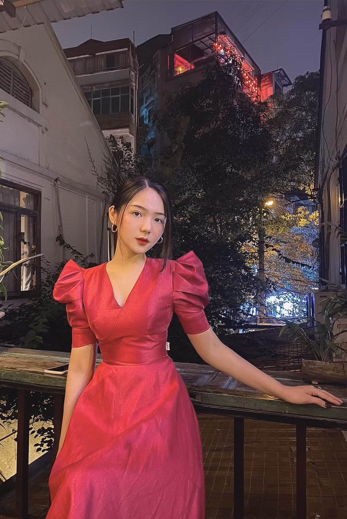 Trong tương lai gần cô bạn muốn hoàn thành việc học và phát triển bản thân gắn bó với nghề MC.