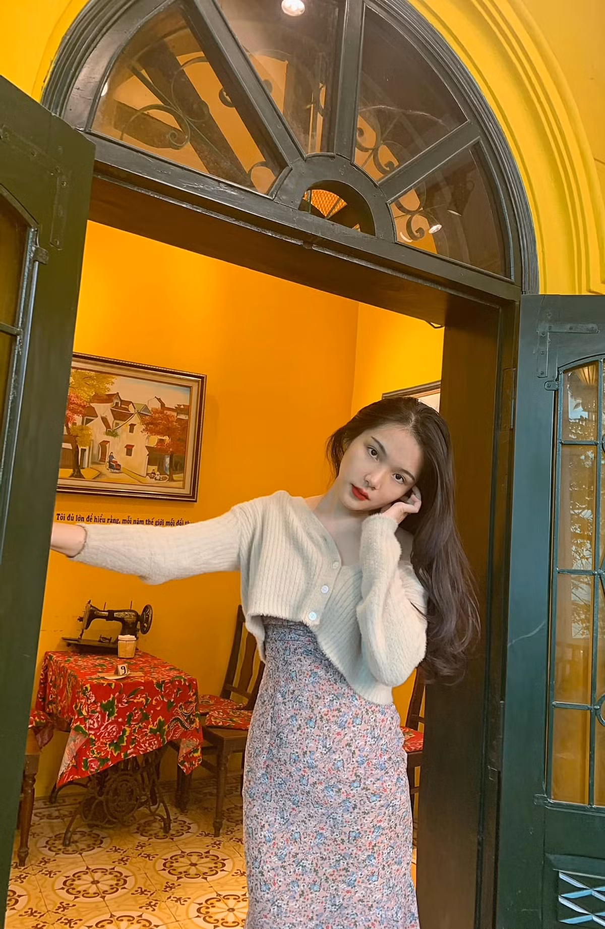 Lên đại học, ngay từ năm nhất, Diệu Anh đã tự túc về kinh tế nhờ đi dẫn chương trình. Việc trải nghiệm niềm đam mê từ sớm đã giúp cô có thêm kinh nghiệm.