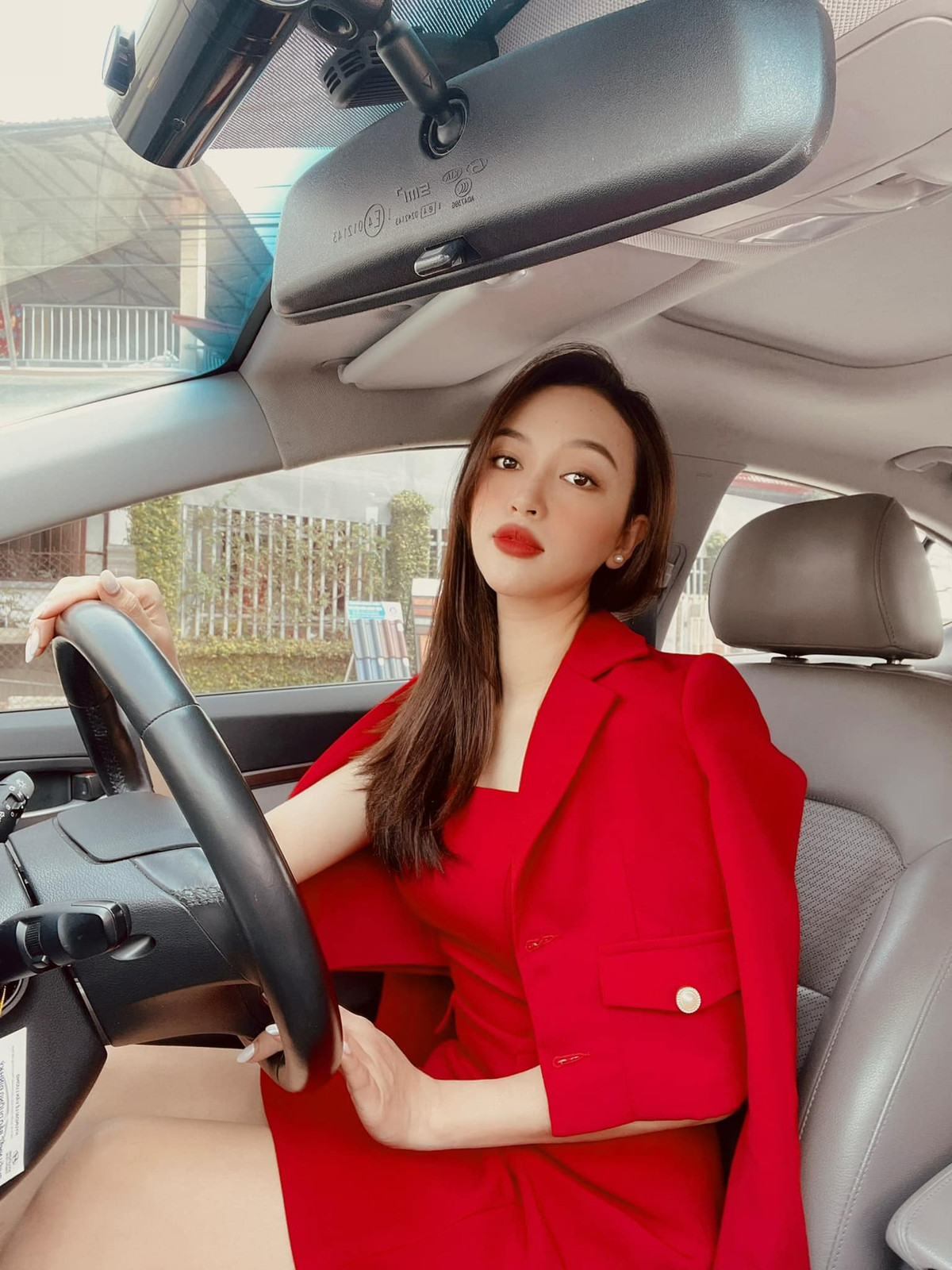 Làm trong lĩnh vực thời trang nên phong cách của cô nàng thực sự khiến người đối diện mê mẩn. Ảnh: Tổng hợp