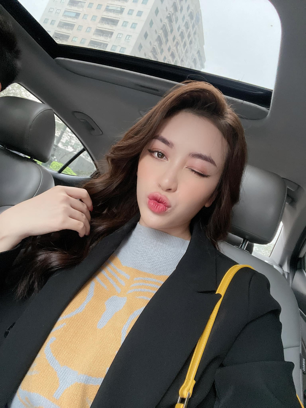 Khánh Chi đang tập trung kinh doanh thời trang và tiếp tục đam mê làm mẫu ảnh chuyên nghiệp.