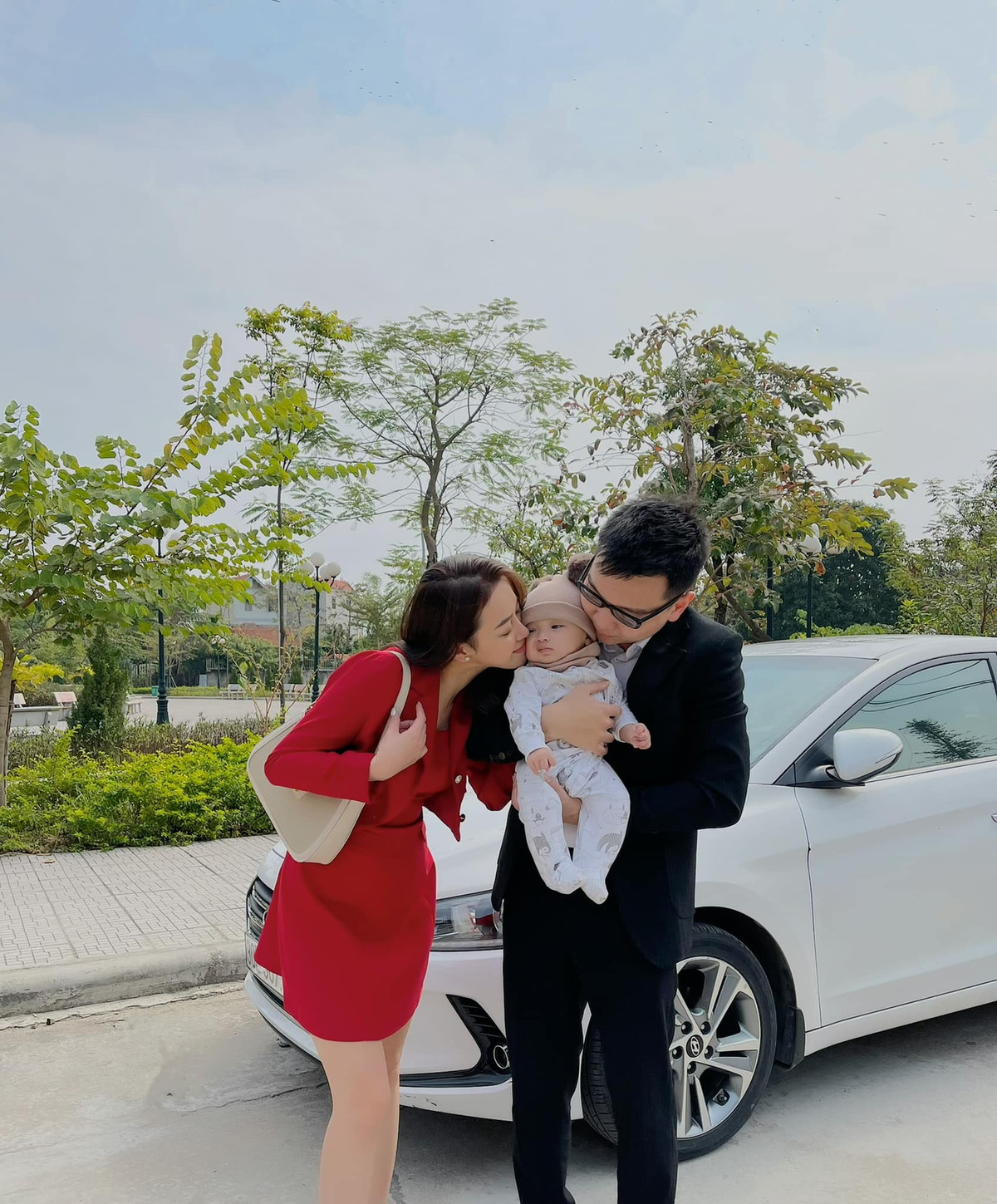 Dù đã làm mẹ nhưng hot girl xứ Nghệ Khánh Chi vẫn xinh đẹp, quyến rũ.