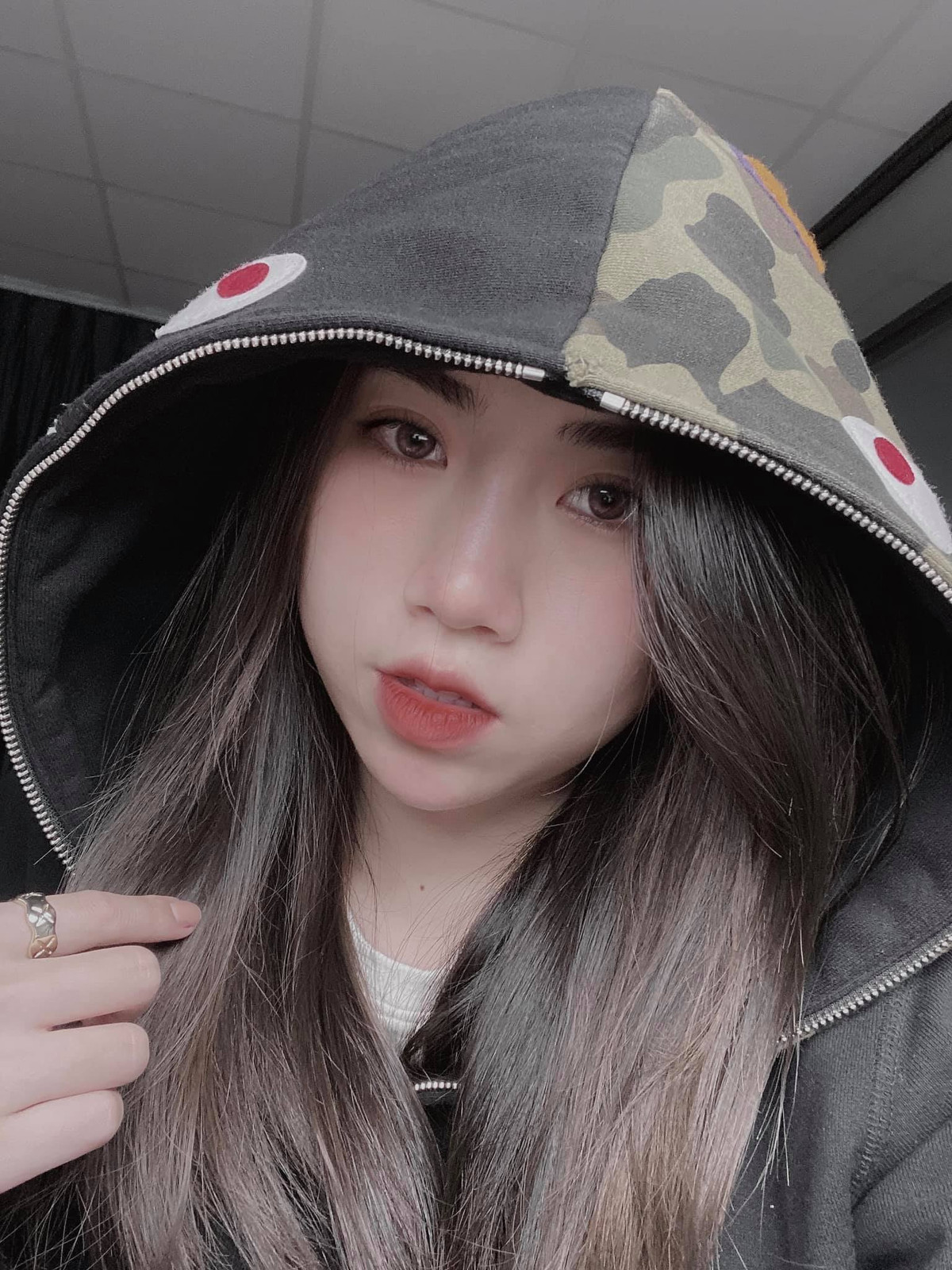 Cô nàng thường xuyên chia sẻ hình ảnh lên mạng xã hội và nhận được hàng ngàn lượt thích cho mỗi bức hình.