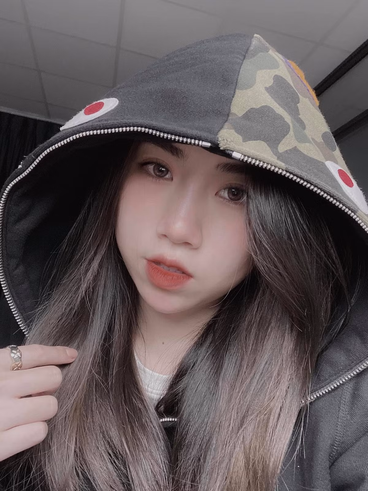 Cô nàng thường xuyên chia sẻ hình ảnh lên mạng xã hội và nhận được hàng ngàn lượt thích cho mỗi bức hình.