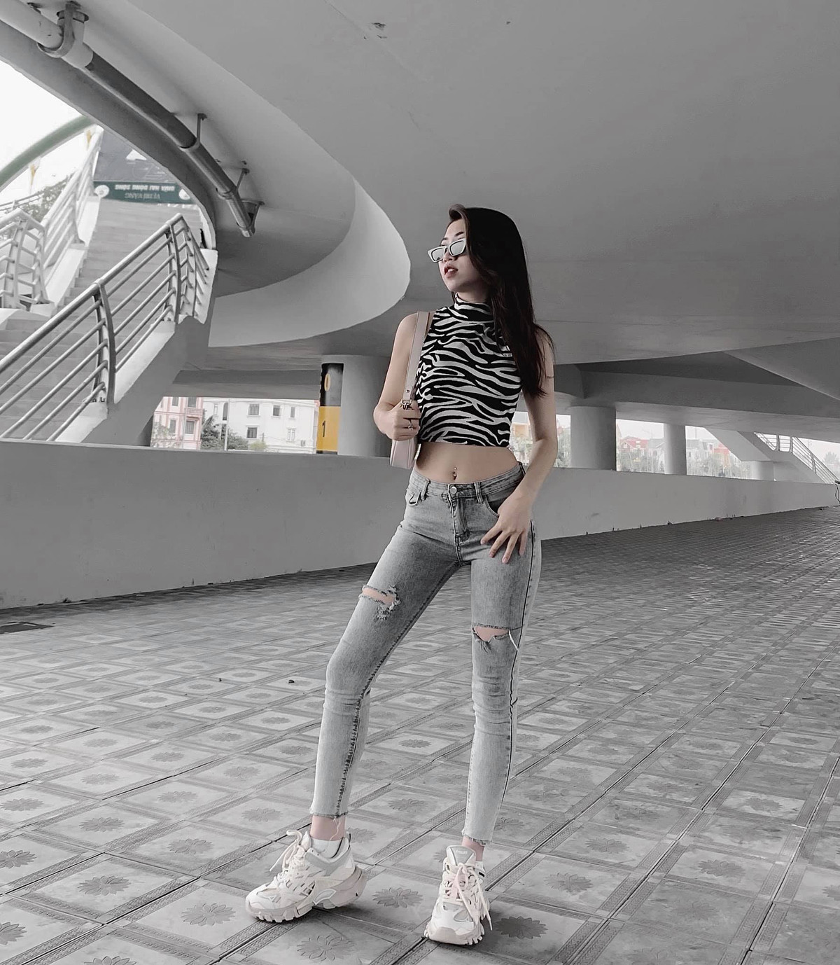 "Trước trận đấu với tuyển Indonesia (vòng loại World Cup 2022, diễn ra vào đêm 7/6 vừa qua), anh Toàn nhắn tin cho mình nói rằng: "Áp lực quá". Cũng may anh ấy đã làm tốt vai trò của mình", Nguyễn Nụ chia sẻ.