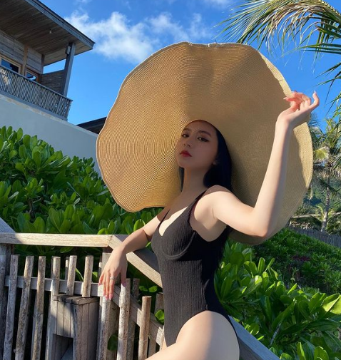 Mỗi lần đăng ảnh Bâu lại khiến chị em ghen tị với thân hình cùng nhan sắc đỉnh của chóp.