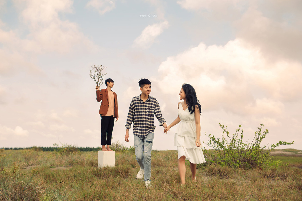 Ở dưới bài đăng là một loạt bình luận khen ngợi của cộng đồng mạng dành cho những bức ảnh đẹp trong sáng của đôi bạn trẻ. Ảnh: Mai Nhật Tú