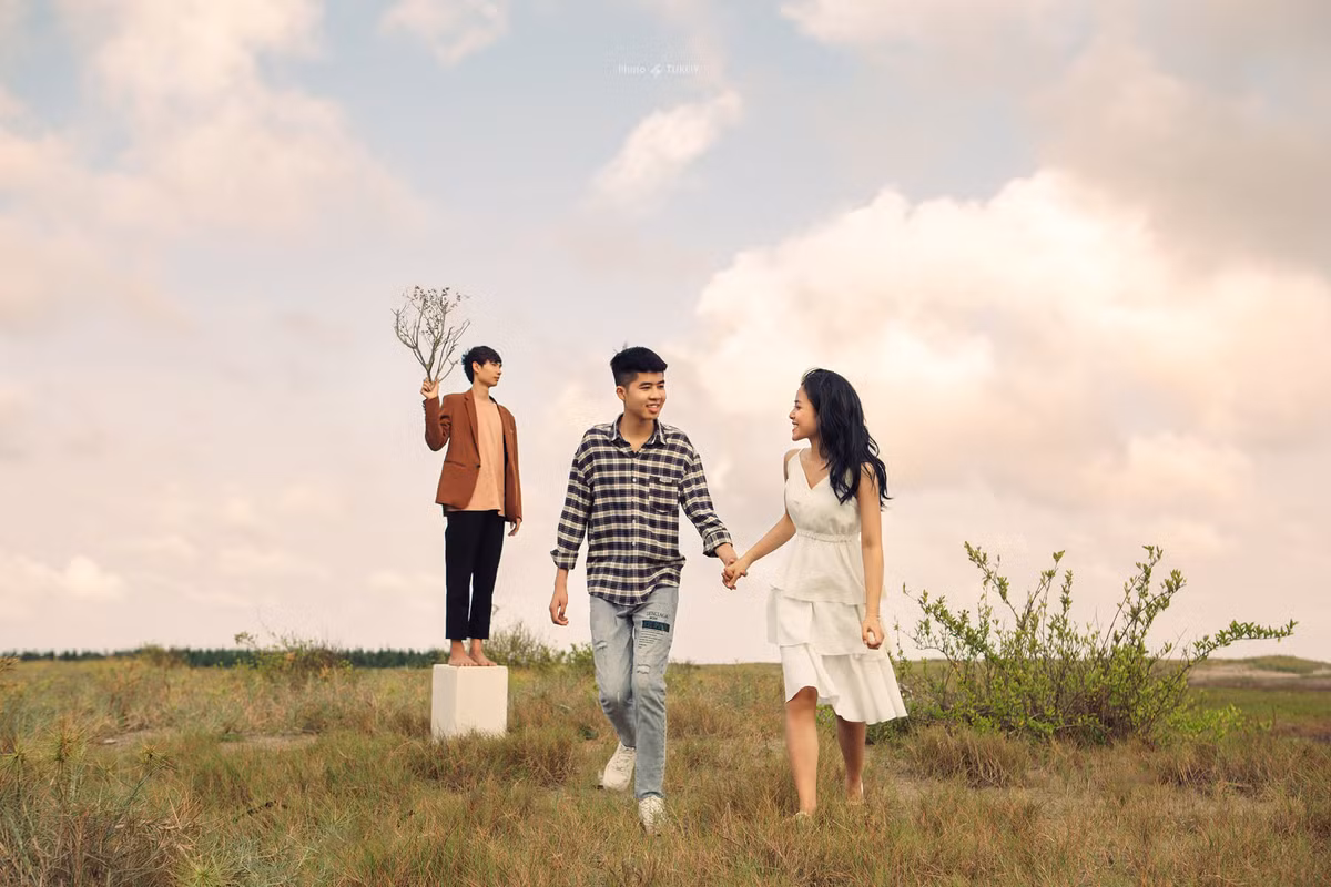 Ở dưới bài đăng là một loạt bình luận khen ngợi của cộng đồng mạng dành cho những bức ảnh đẹp trong sáng của đôi bạn trẻ. Ảnh: Mai Nhật Tú