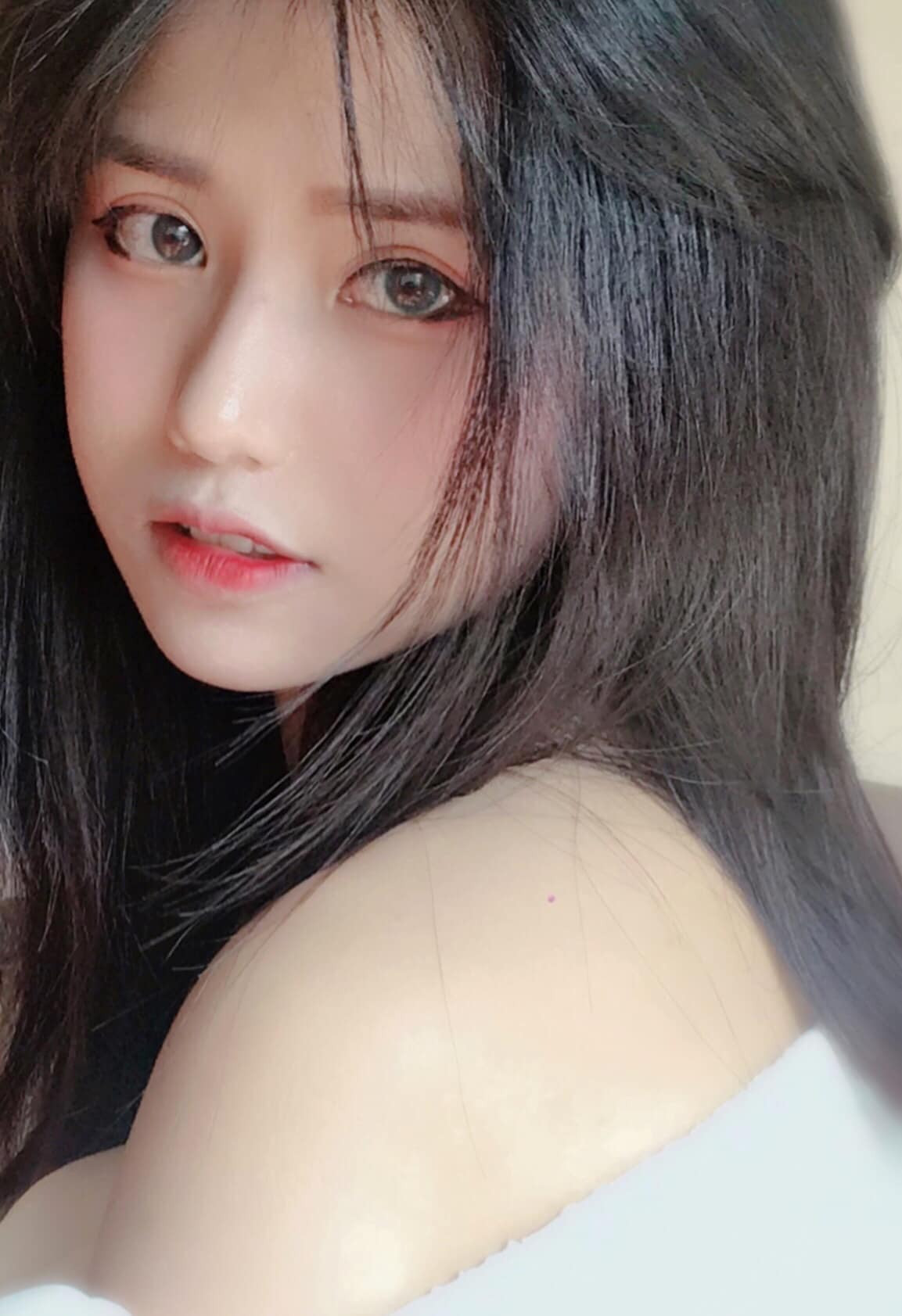 Nguyễn Hữu Kiều Oanh, hay còn được gọi là Yugi là hot girl được nhiều người biết đến qua những bộ ảnh cosplay nhân vật hoạt hình Nhật Bản.