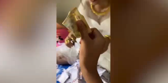 Đến giây phút cuối cùng, nàng dâu cũng như cư dân mạng phải "ngã ngửa" một phen bởi số tiền mừng trong đó chỉ có 10 ngàn đồng.