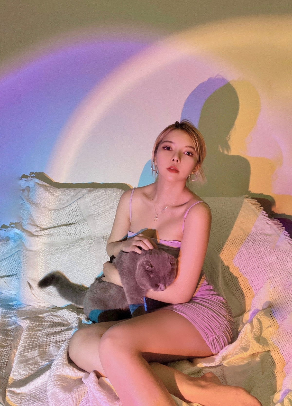 Vốn sở hữu thân hình khá gợi cảm với số đo ba vòng chuẩn chỉnh, nên nữ streamer này đã đăng tải nhiều hình ảnh khoe dáng cực quyến rũ.