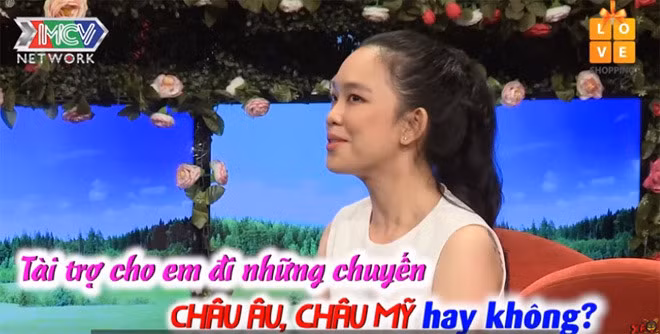 Cụ thể, trong phần trò chuyện trực tiếp cùng đàng trai, Thùy Dương đã liên tục đưa ra những câu chuyện liên quan đến vấn đề tiền bạc, sở thích đi du lịch khắp 5 châu của mình, đòi hòi chàng trai phải đầu tư tiền cho cô đi du lịch nước ngoài,...