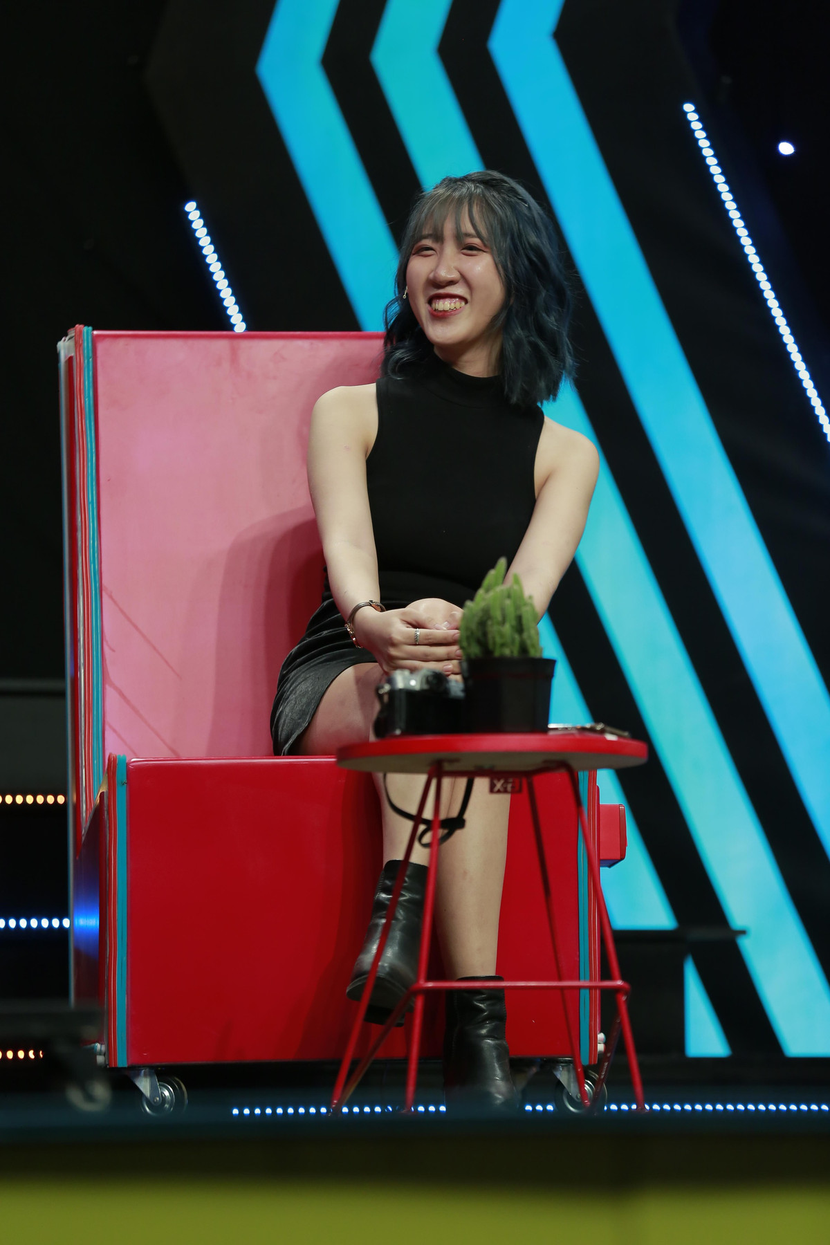 Ngay sau khi chương trình lên sóng, Đoan Minh trở thành tâm điểm chỉ trích của dân mạng. Nhiều người cho rằng, cô nàng quá thực dụng và ích kỷ trong tình yêu.