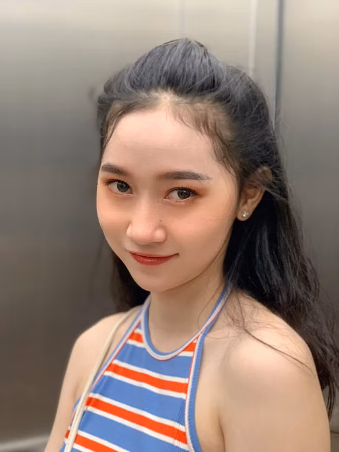 Huỳnh Như còn gây tranh cãi bởi một vài phát ngôn tại "Bạn muốn hẹn hò". Theo đó, cô gái cho biết cô tự lập, có thể tự lo cho bản thân và mỗi tháng còn gửi về cho bố mẹ 15 đến 20 triệu đồng. Chính phát ngôn này mà Huỳnh Như bị cư dân mạng gièm pha.