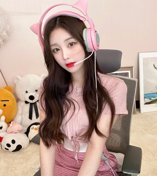 Nhiều cô nàng bày tỏ sự ngưỡng mộ Han Kyung có cuộc sống khá dư dả và thoải mái khi còn rất trẻ