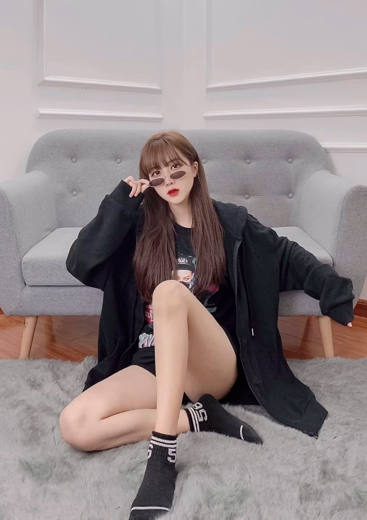 Cô nàng đang chuyển hướng từ một cô nữ sinh xinh xắn, ngây thơ cách đây vài năm sang hình tượng hot girl gợi cảm, quyến rũ hơn.