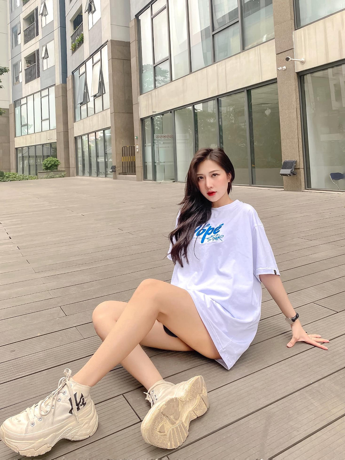 Nhan sắc của hot girl Tuyên Quang thay đổi nhiều theo thời gian, tuy vậy ai cũng nhận thấy Linh Hương ngày càng xinh đẹp, quyến rũ hơn.