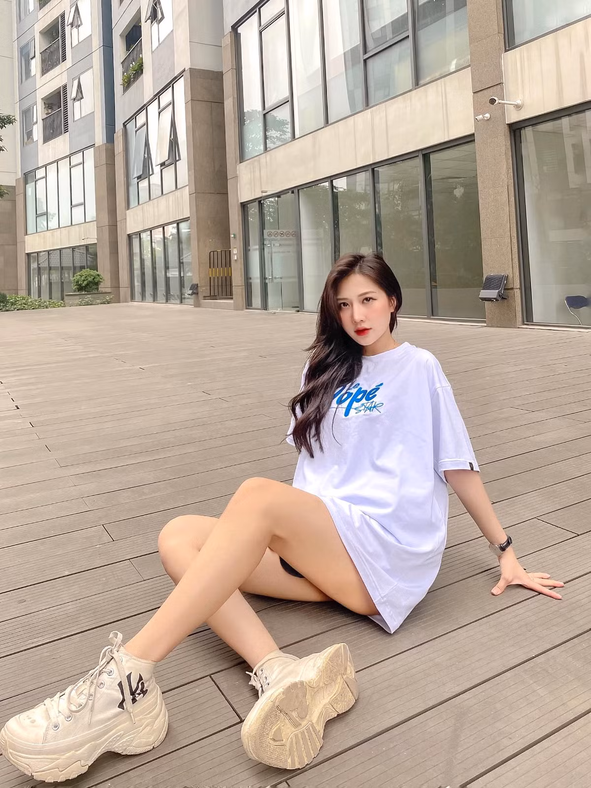 Nhan sắc của hot girl Tuyên Quang thay đổi nhiều theo thời gian, tuy vậy ai cũng nhận thấy Linh Hương ngày càng xinh đẹp, quyến rũ hơn.