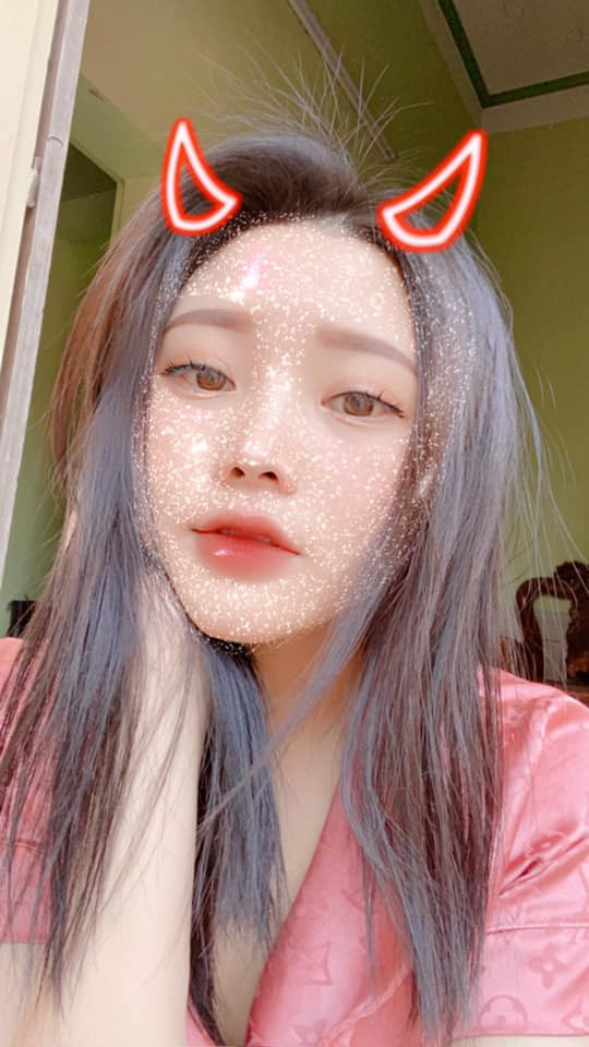 Không chỉ ảnh kỷ yếu, ảnh ngoài đời thường của Thanh Tuyền cũng gây thương nhớ.