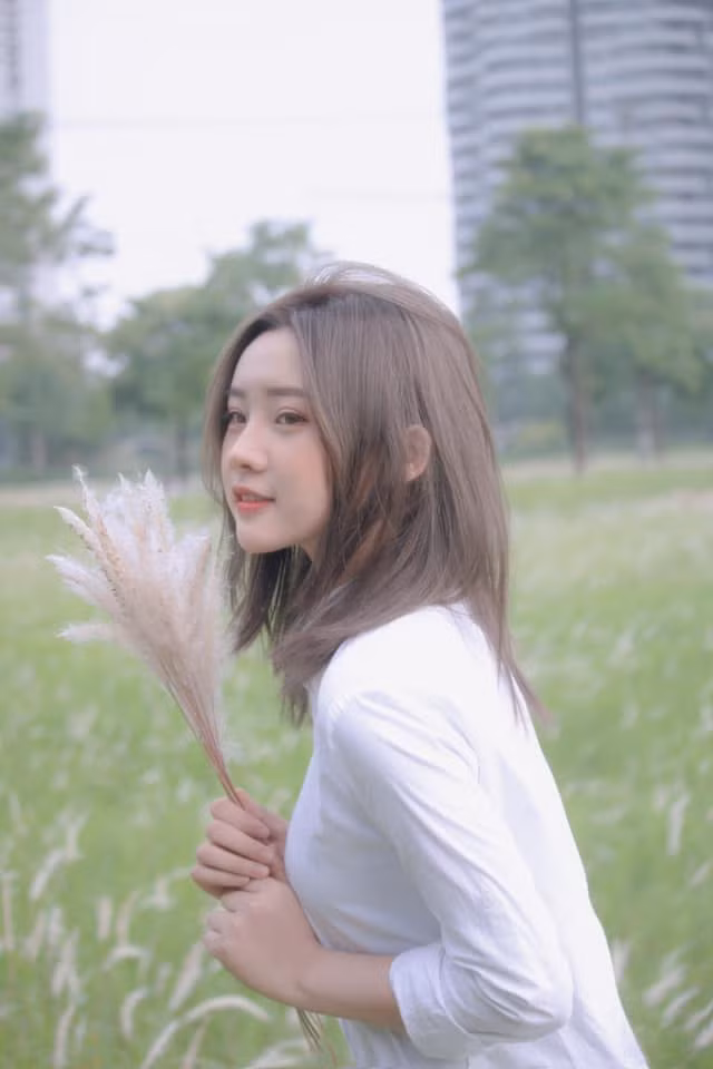 Cô gái mỗi lần hóa thân thành "nàng thơ" đậm nét ngây thơ là khiến bao chàng "nguyện trao tim".