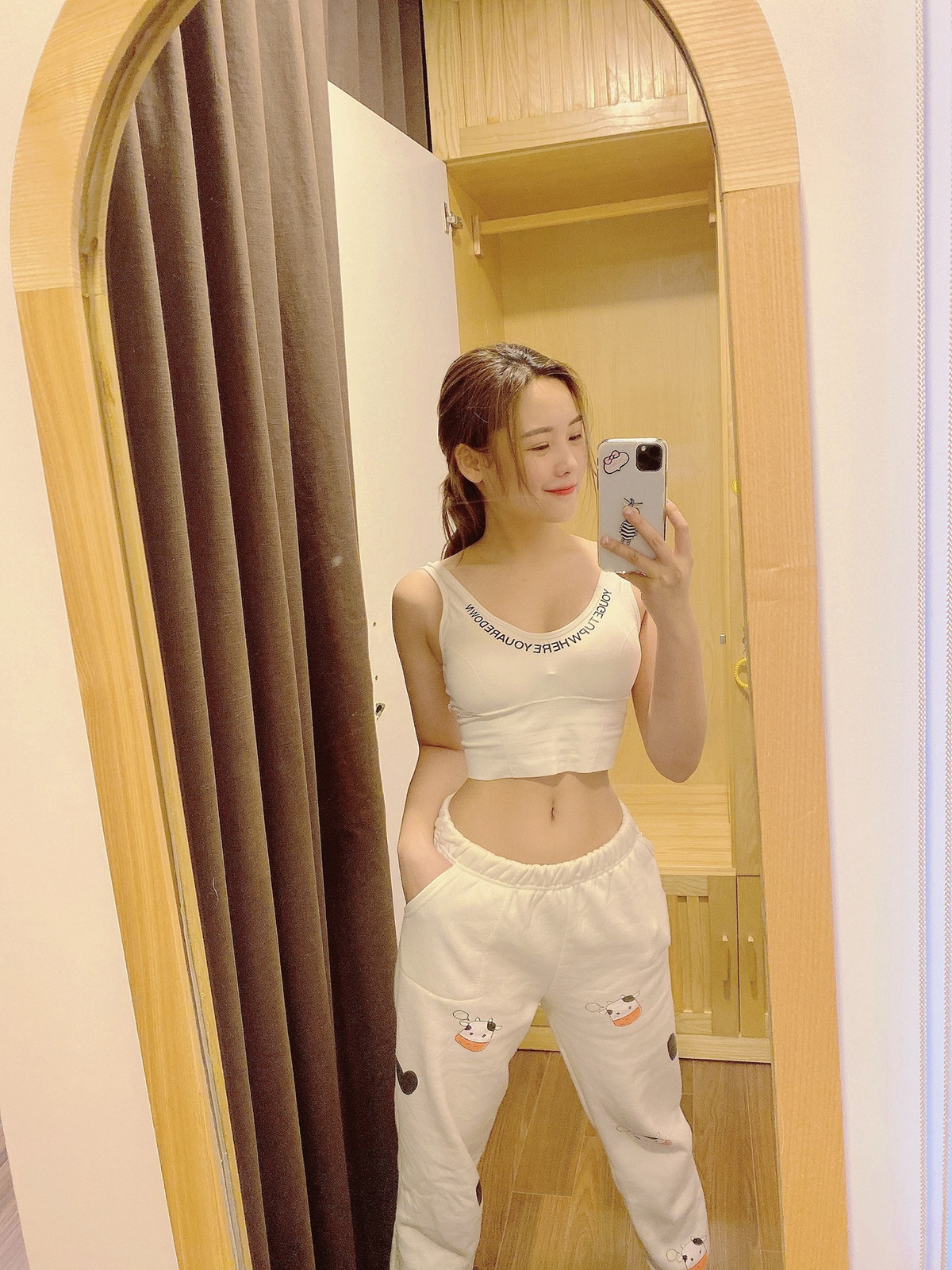 Những hình ảnh xinh đẹp của Thanh Tuyền khi được chia sẻ lên trang cá nhân luôn nhận về nhiều lượt yêu thích, bình luận từ cộng đồng mạng.