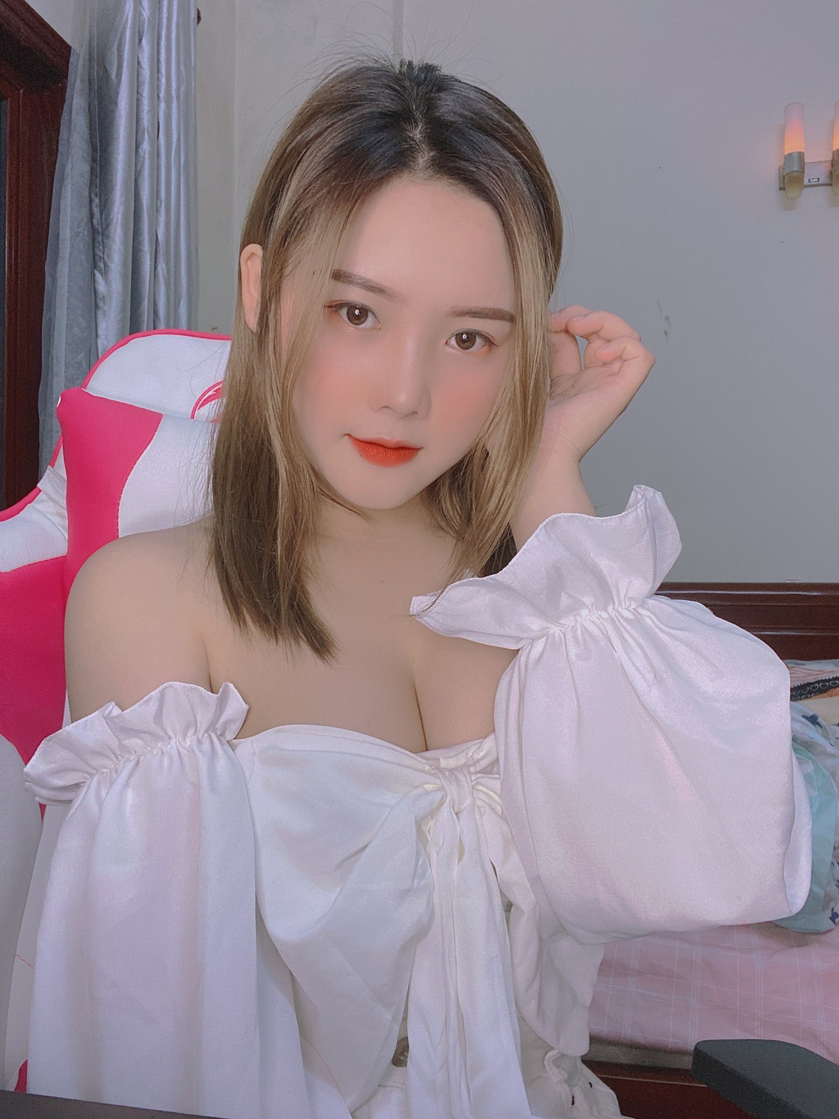 Gái xinh Bắc Giang chọn phong cách thời trang nhẹ nhàng, thanh lịch và trẻ trung.