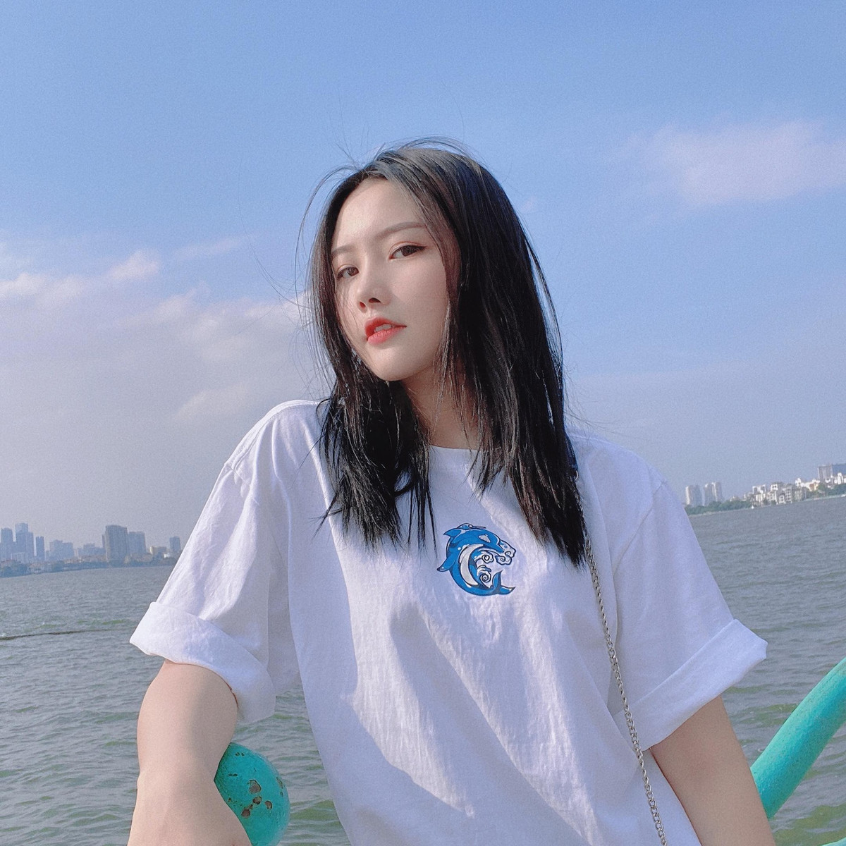 Với nhan sắc trong trẻo, xinh đẹp của mình Thanh Tuyền được nhiều netizen gọi là "cô gái năm ấy chúng ta cùng theo đuổi".