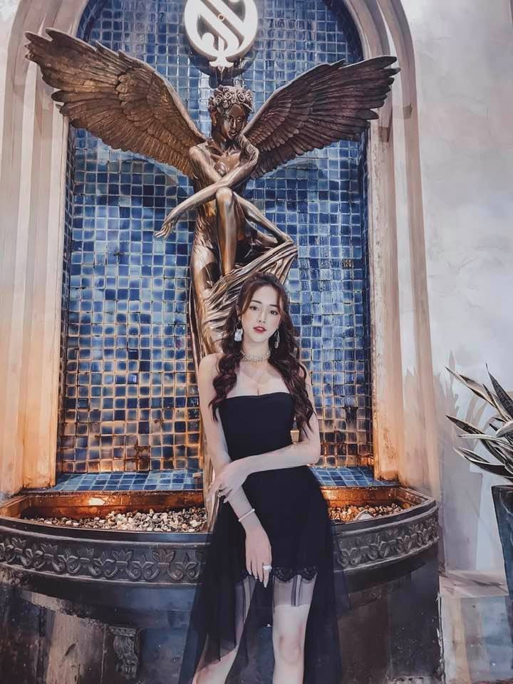 Ngay cả trong những trang phục đời thường, Thu Hằng vẫn "xinh lung linh".