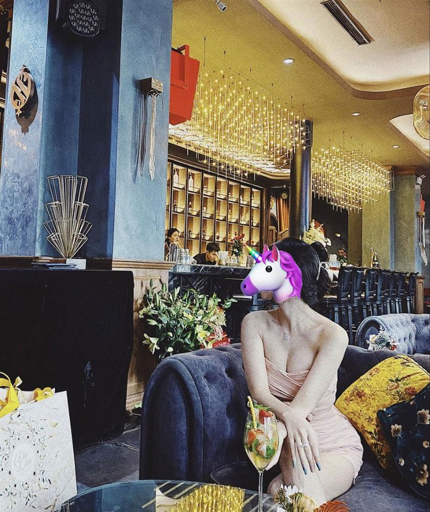 Vừa qua, trên mạng xã hội xuất hiện đoạn clip "nóng" gây xôn xao. Nghi vấn nữ chính trong clip là diễn viên Vũ Thị Anh Thư.