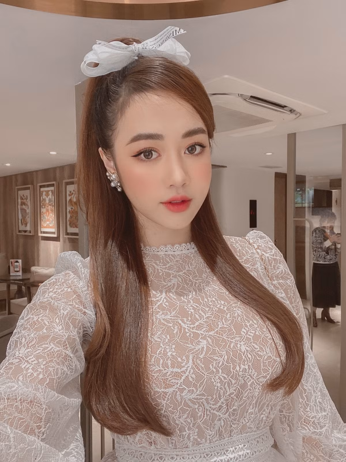 Hiện tại Thu Hằng vẫn đang tận hưởng cuộc sống của một cô gái độc thân vui vẻ. Ảnh: FBNV, Tổng hợp MXH