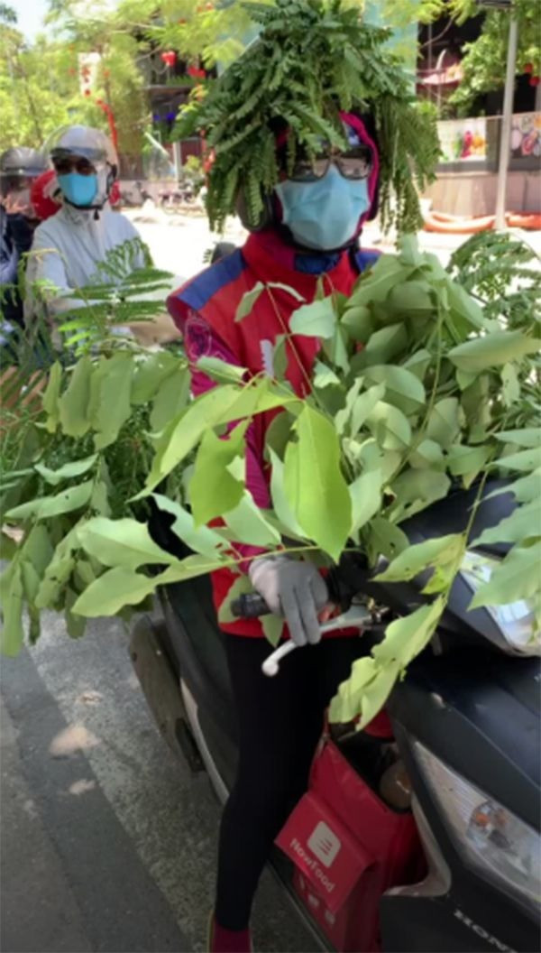 Dù là bằng cách nào nhưng với thời tiết nắng nóng như hiện nay, việc tìm ra phương pháp chống chọi lại là hoàn toàn dễ hiểu. Ảnh: Facebook