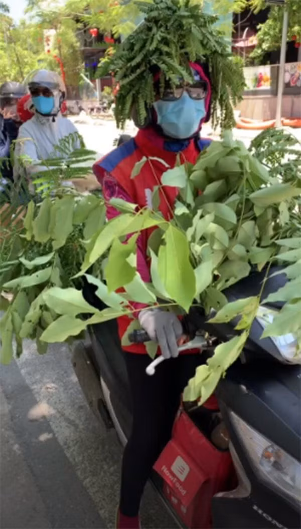 Dù là bằng cách nào nhưng với thời tiết nắng nóng như hiện nay, việc tìm ra phương pháp chống chọi lại là hoàn toàn dễ hiểu. Ảnh: Facebook