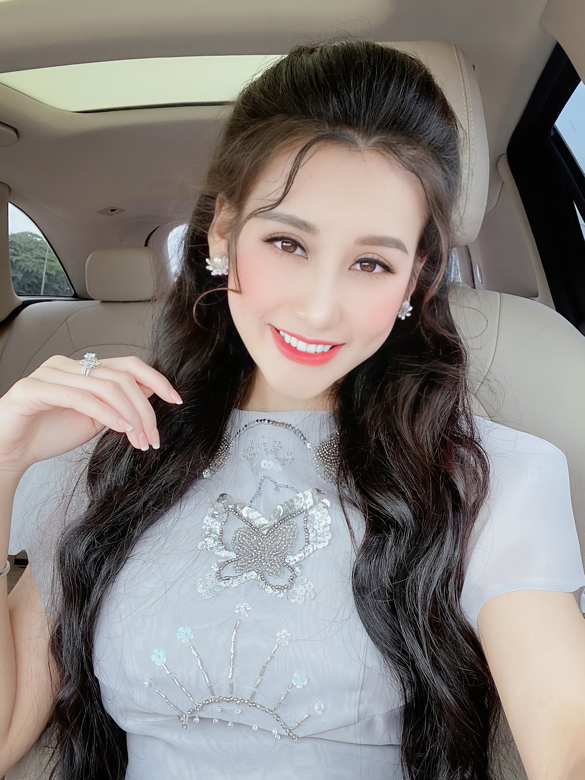 Dù chỉ mới 26 tuổi nhưng Anh Phương đã có những suy nghĩ và quan điểm sống trưởng thành, luôn chủ động quyết định trong công việc cũng như tình cảm.