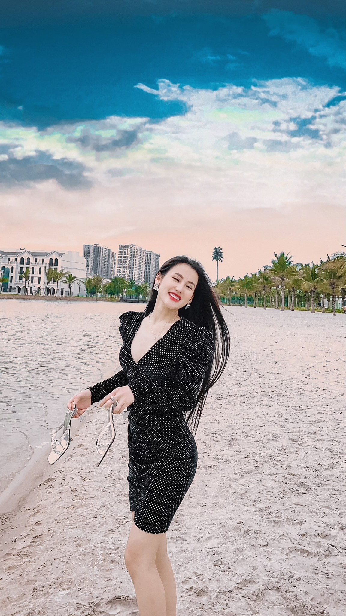 Nhiều người động viên, ủng hộ Anh Phương nên tham gia các cuộc thi sắc đẹp. Cô có đủ tiêu chí cơ bản về ngoại hình, nhan sắc để thi hoa hậu. Ảnh: FBNV