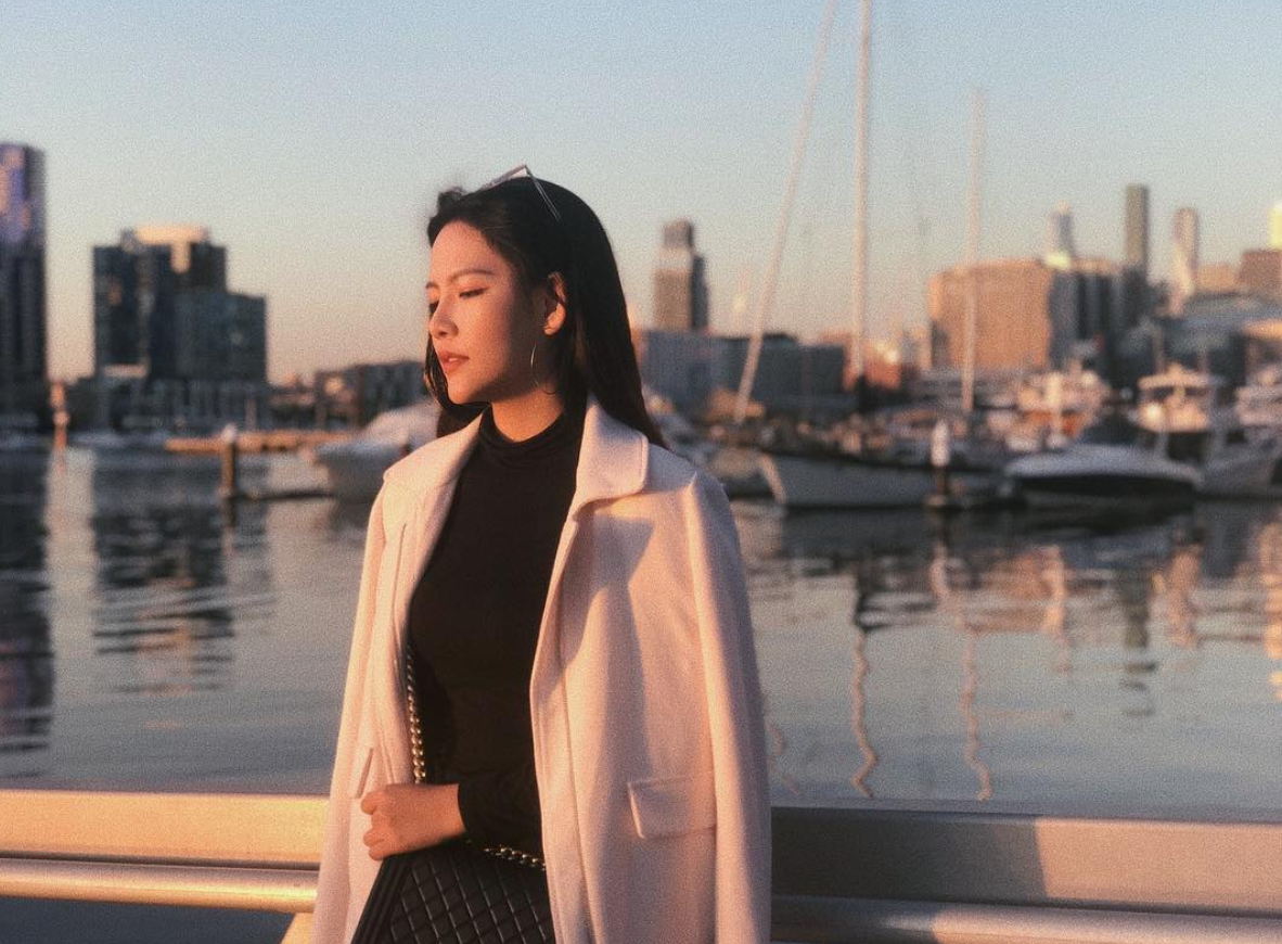 Từ năm 14 tuổi, cô nàng đã được bố mẹ cho đi nhiều nơi trên thế giới như: Pháp, Đức, Hà Lan, Monaco, Italy, Áo, Hàn Quốc, Trung Quốc, Singapore...