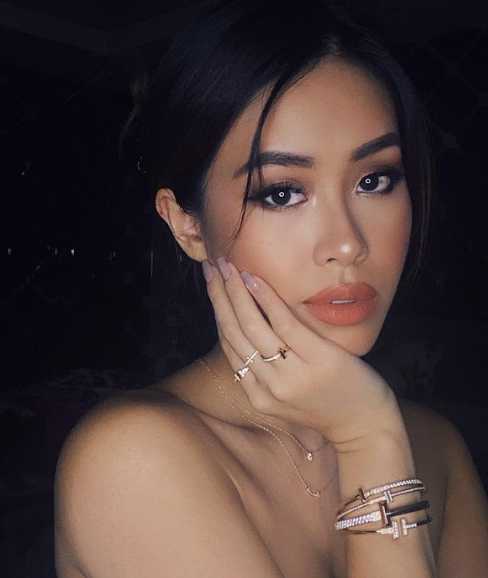 Mới đây, Tiên Nguyễn khiến netizen xuýt xoa bằng những bức hình cực xinh. Mặc dù chỉ là ngồi chống cằm và nhìn vào ống kính nhưng cô nàng vẫn dư sức thu hút mọi ánh nhìn.