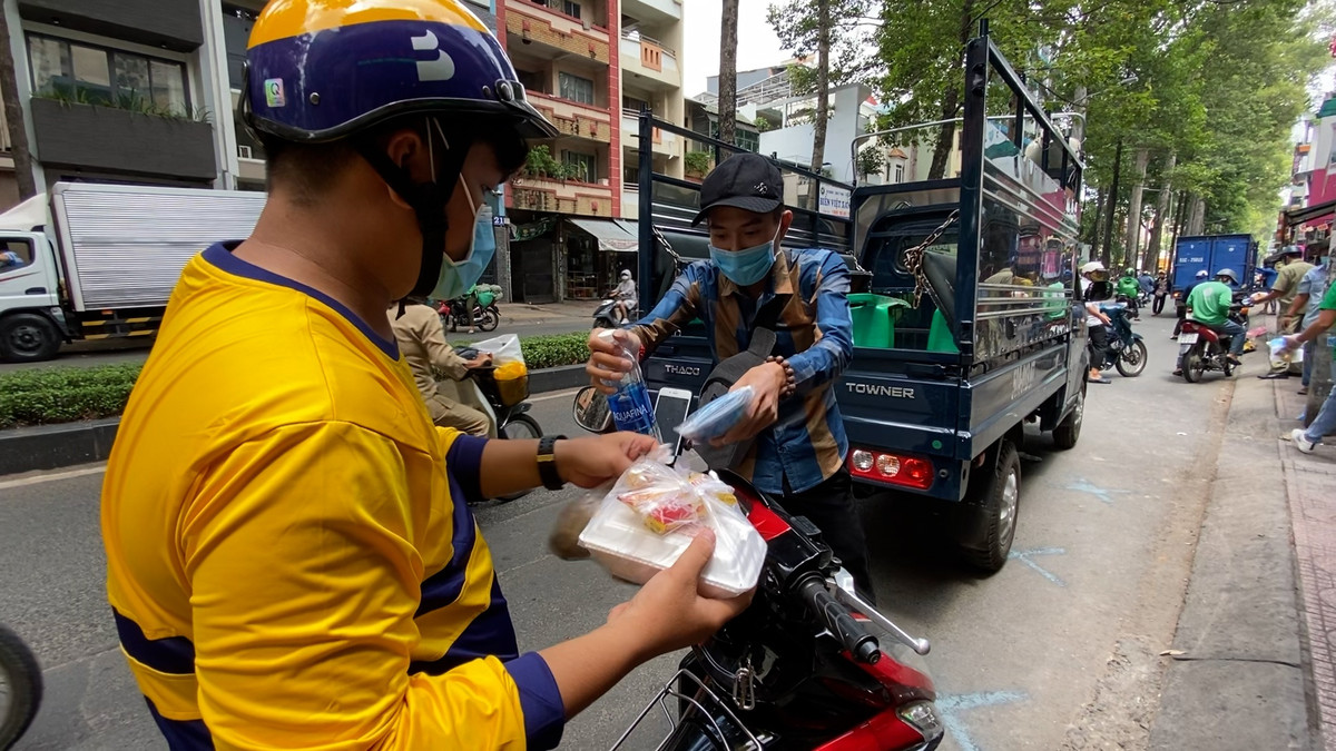 Tin tot mua dich: Long tot cua bac chu tro - Cho di de nhan lai-Hinh-3