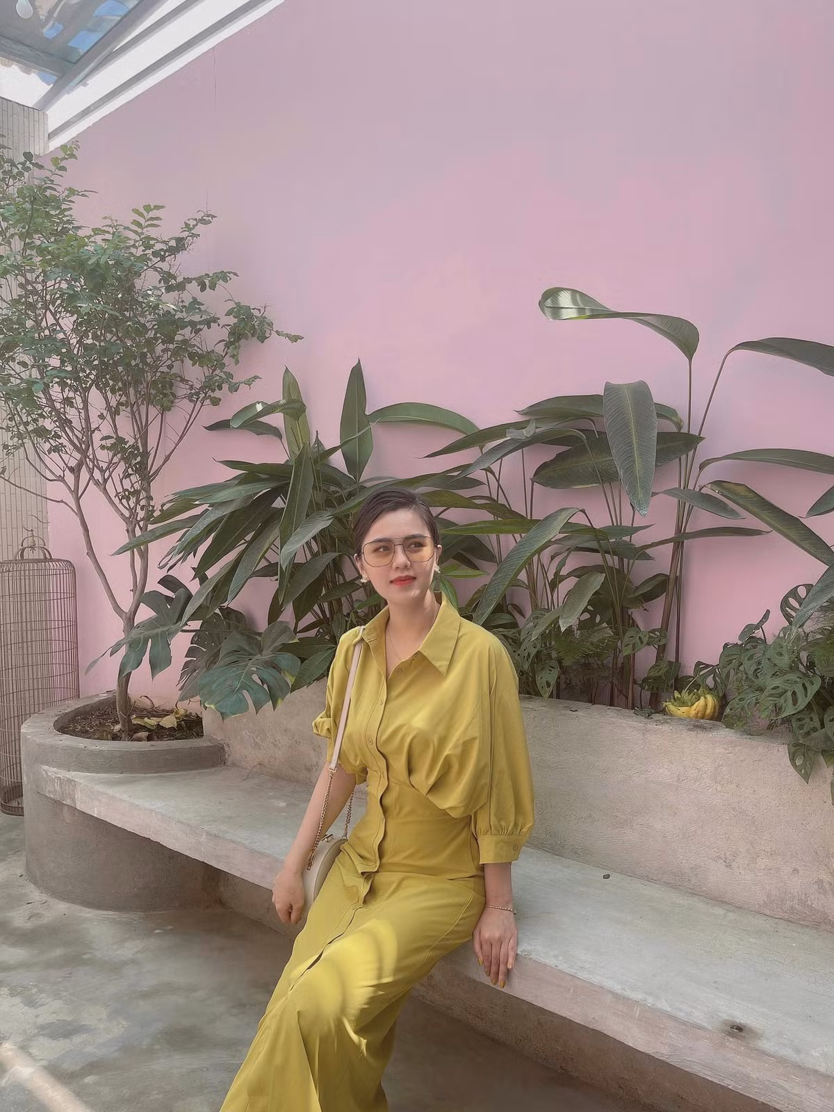 Hiện tại, bà xã Quế Ngọc Hải ở nhà chăm con và kinh doanh online. Ảnh: FBNV