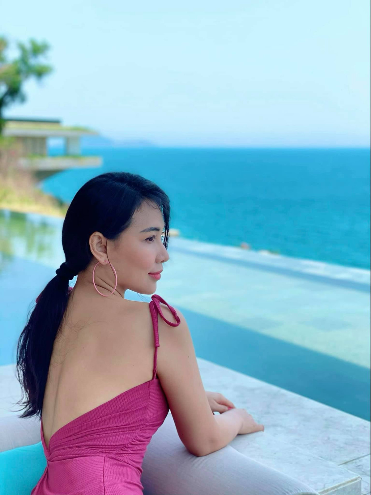 Là người mẫu nên thân hình của Quỳnh Thư chính là thế mạnh của cô, vóc dáng chuẩn chính của cô nàng luôn khiến người đối diện mê mẩn.