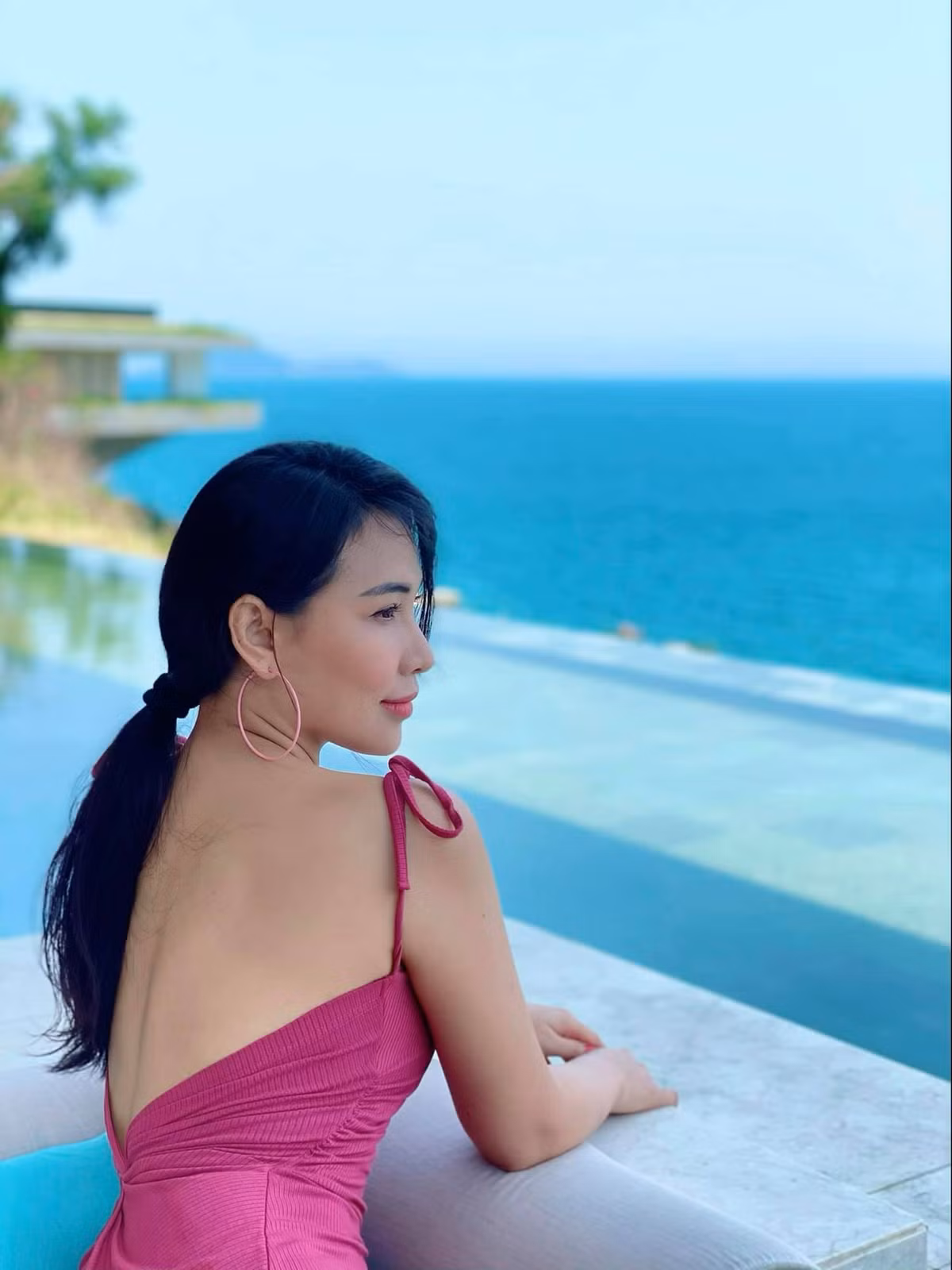 Là người mẫu nên thân hình của Quỳnh Thư chính là thế mạnh của cô, vóc dáng chuẩn chính của cô nàng luôn khiến người đối diện mê mẩn.