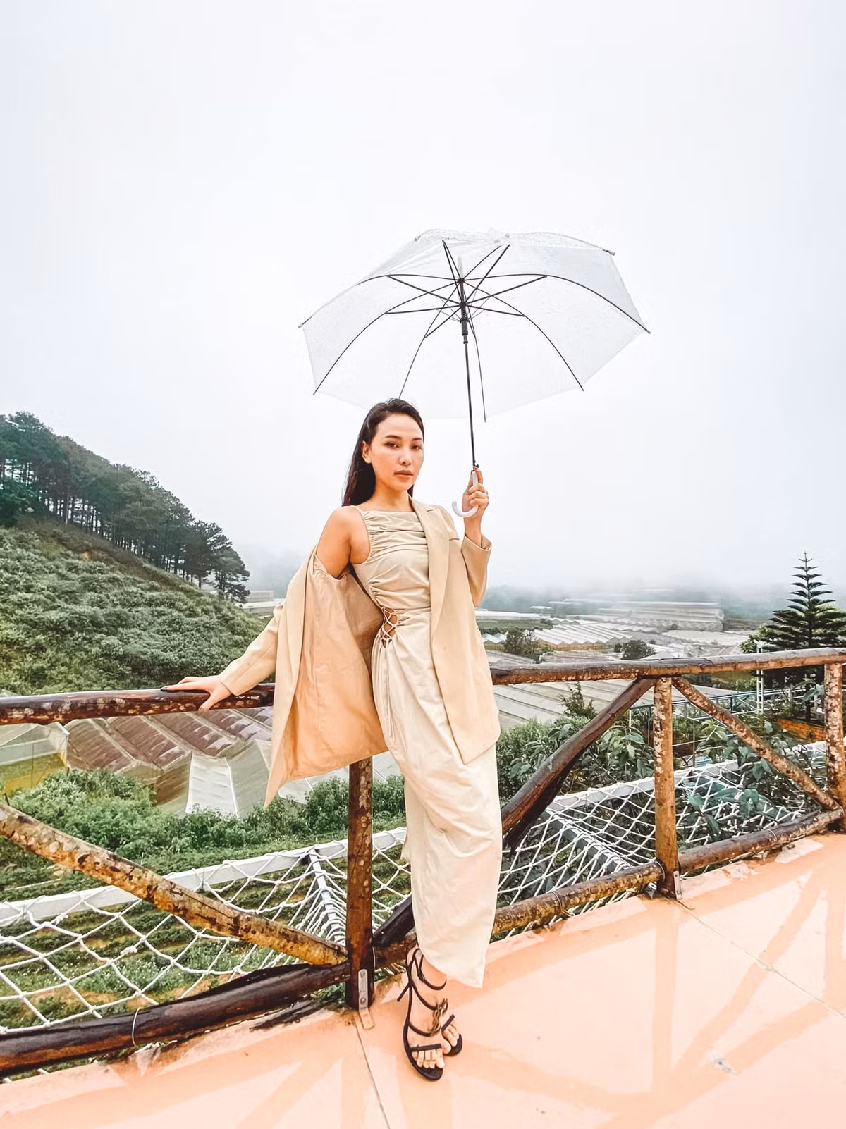 Ở một diễn biến khác, netizen nhanh chóng phát hiện ra nam tiền đạo cũng âm thầm bỏ theo dõi Quỳnh Thư trên TikTok.