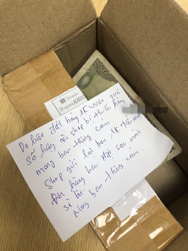 Mới đây, một trường hợp thảm họa săn sale xuất hiện trên MXH khiến netizen "dở khóc dở cười". Theo đó, khách hàng đặt đồ với giá sale 1 nghìn đồng. Tới ngày nhận hàng, vị khách này vô cùng sốc khi bên trong hộp chỉ có tờ tiền một nghìn đồng nhưng không thấy hàng đâu.