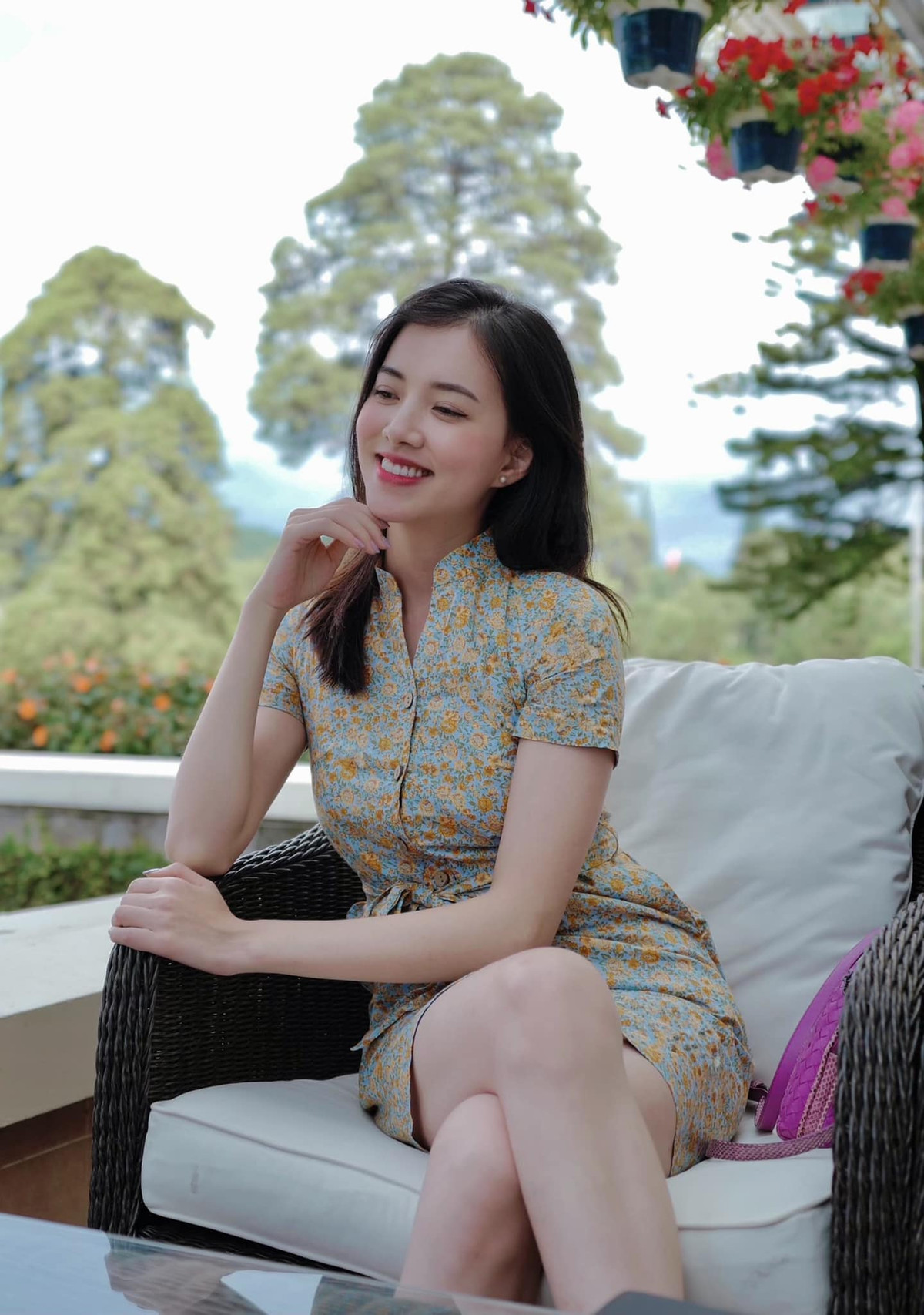 Ngoài ra, cô còn kinh doanh thời trang và kiếm được nguồn thu ổn định từ đó.