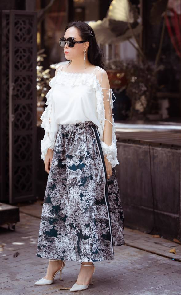 Phượng Chanel thường xuyên xuất hiện bên cạnh những chiếc xe hạng sang đến từ nhiều thương hiệu đình đám nhất thế giới như Rolls Royce, Lexus, Bentley...